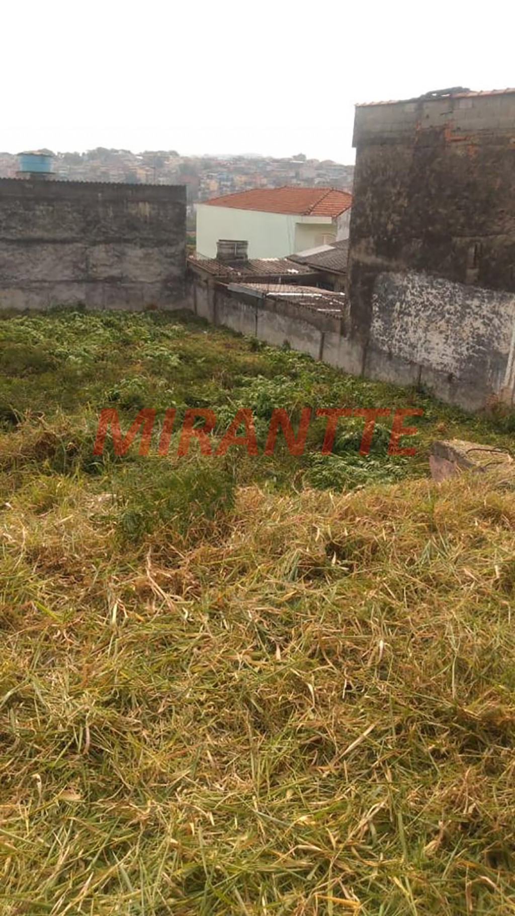 Terreno de 780m² em Limão
