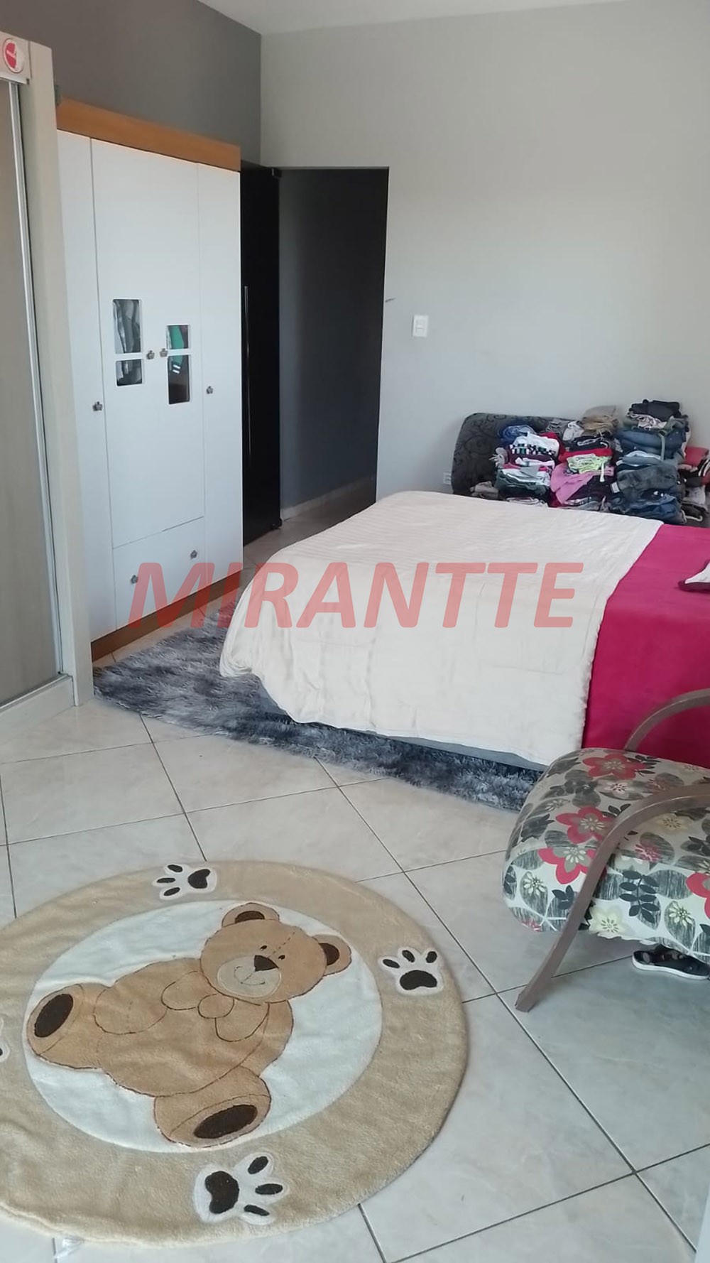 Sobrado de 106m² com 4 quartos em Parque Jandaia