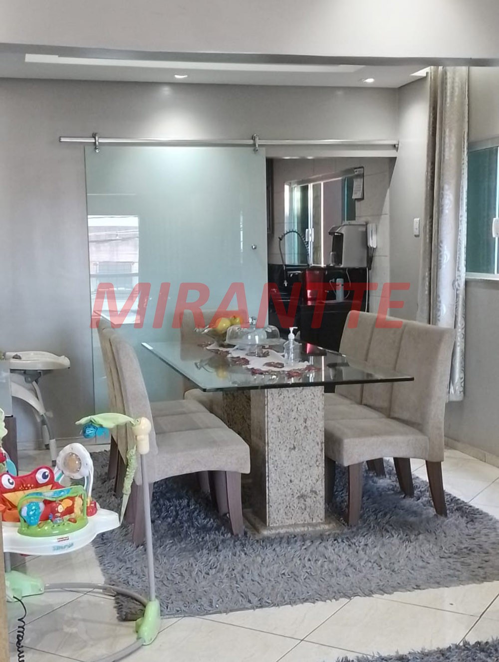 Sobrado de 106m² com 4 quartos em Parque Jandaia