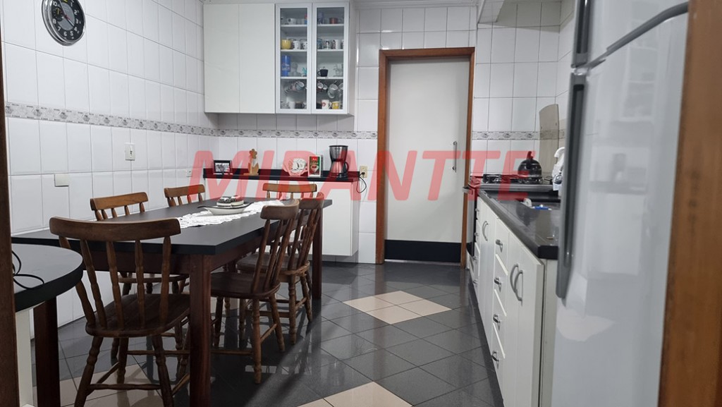 Sobrado de 280m² com 3 quartos em Vila Rosa
