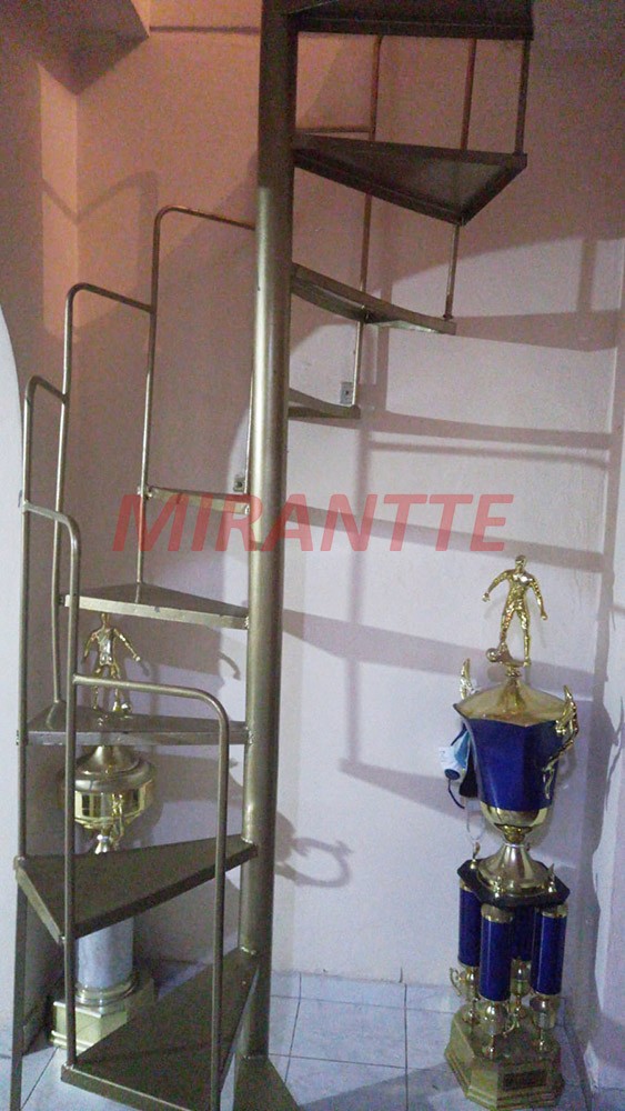 Sobrado de 160m² com 3 quartos em Jardim Flor da Montanha