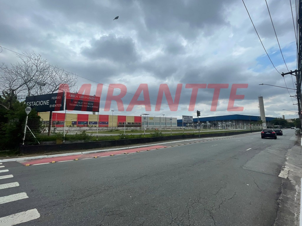 Terreno de 1850m² em Carandiru