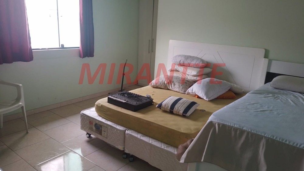 Casa terrea com 4 quartos em Vila Romero