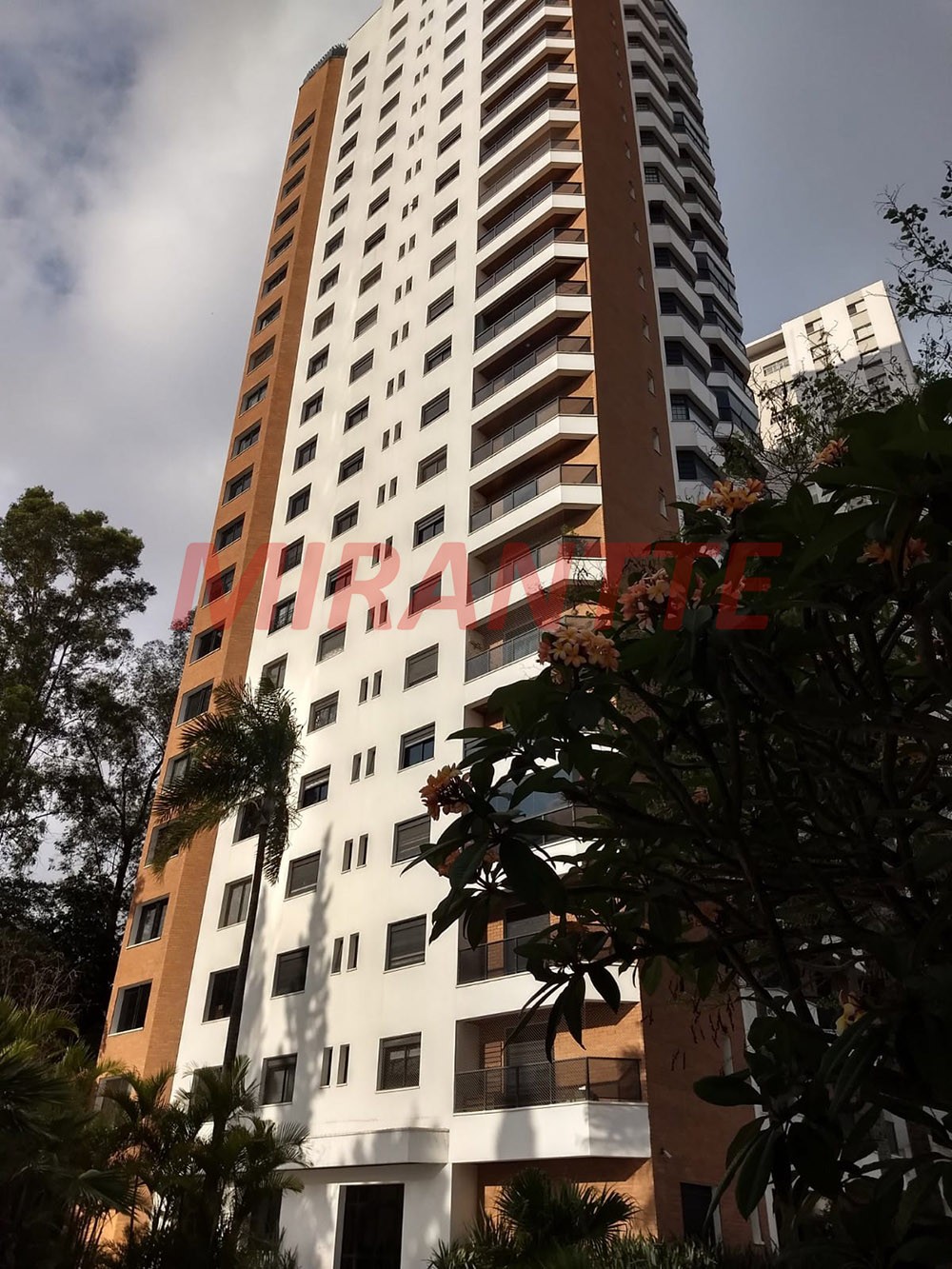Apartamento com 4 quartos em Alto de Pinheiros