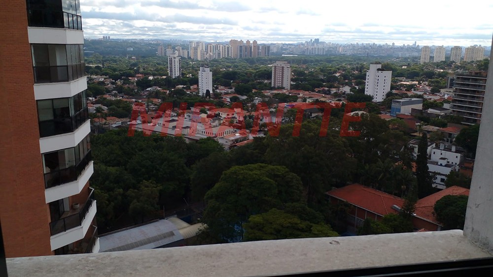 Apartamento com 4 quartos em Alto de Pinheiros