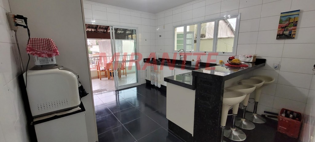 Sobrado de 214m² com 5 quartos em Santa Teresinha