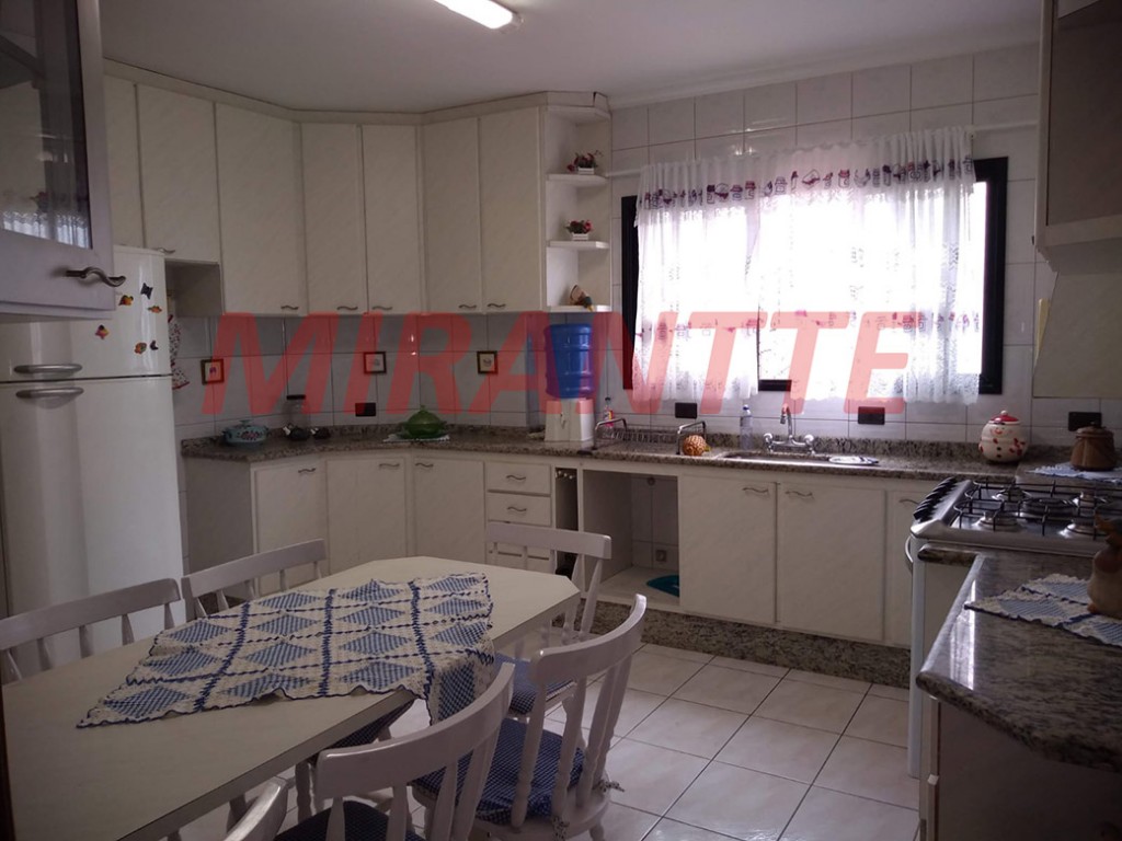 Apartamento com 3 quartos em VILA TUPI