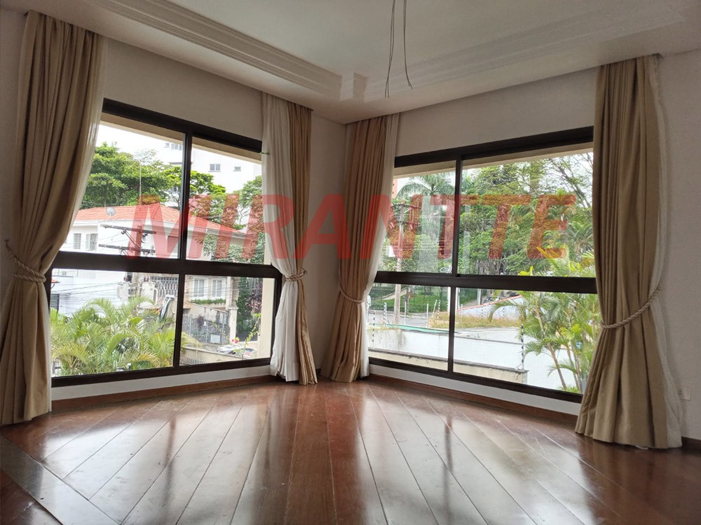 Apartamento de 190m² com 4 quartos em Água Fria