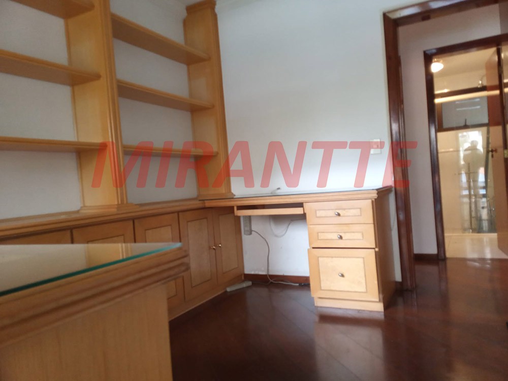 Apartamento de 190m² com 4 quartos em Água Fria