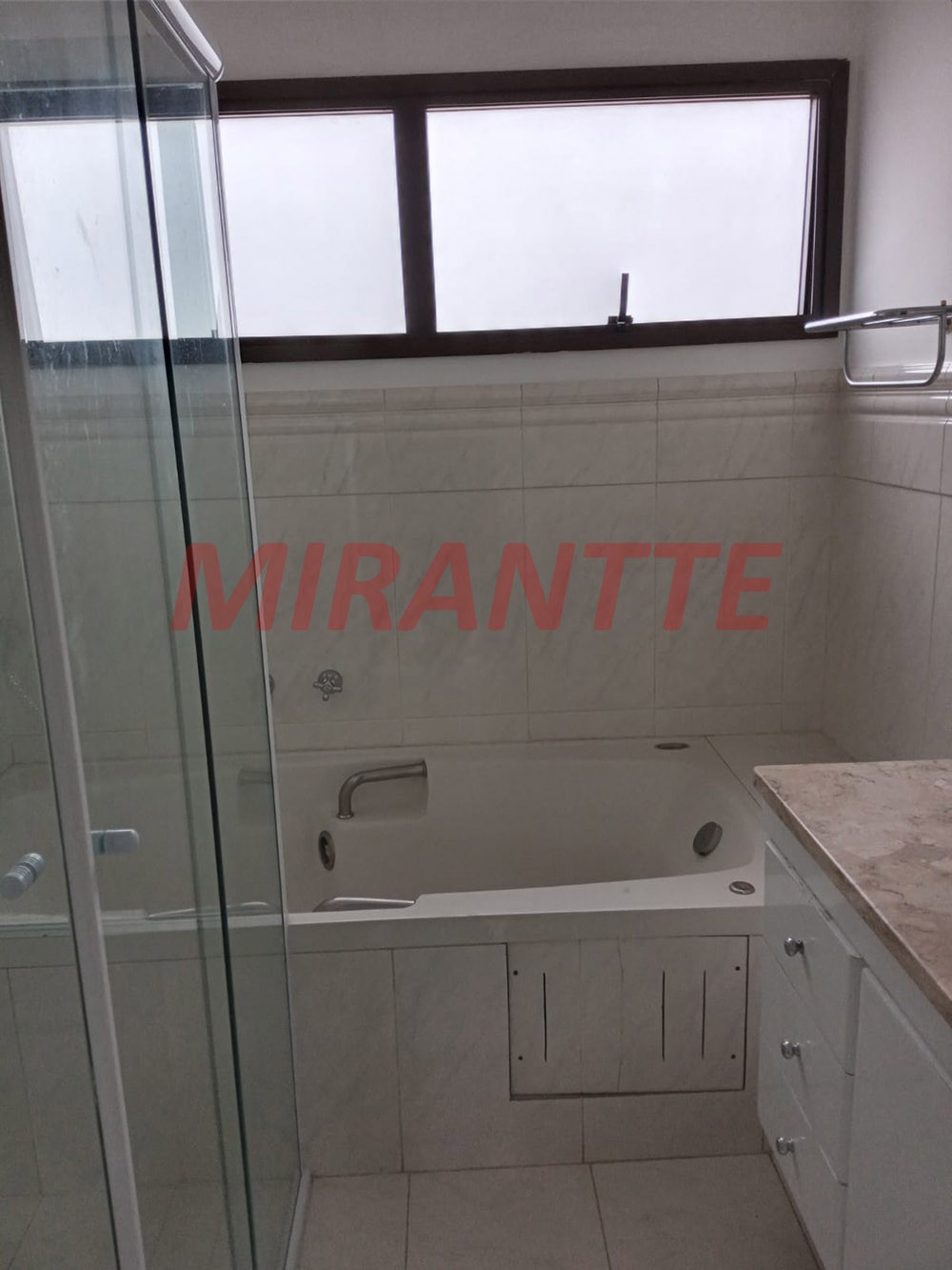 Apartamento de 190m² com 4 quartos em Água Fria