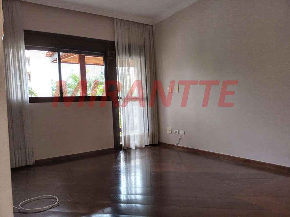 Apartamento de 190m² com 4 quartos em Água Fria
