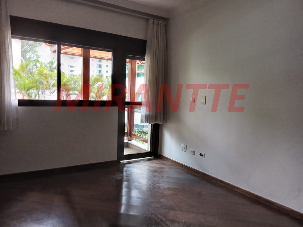 Apartamento de 190m² com 4 quartos em Água Fria