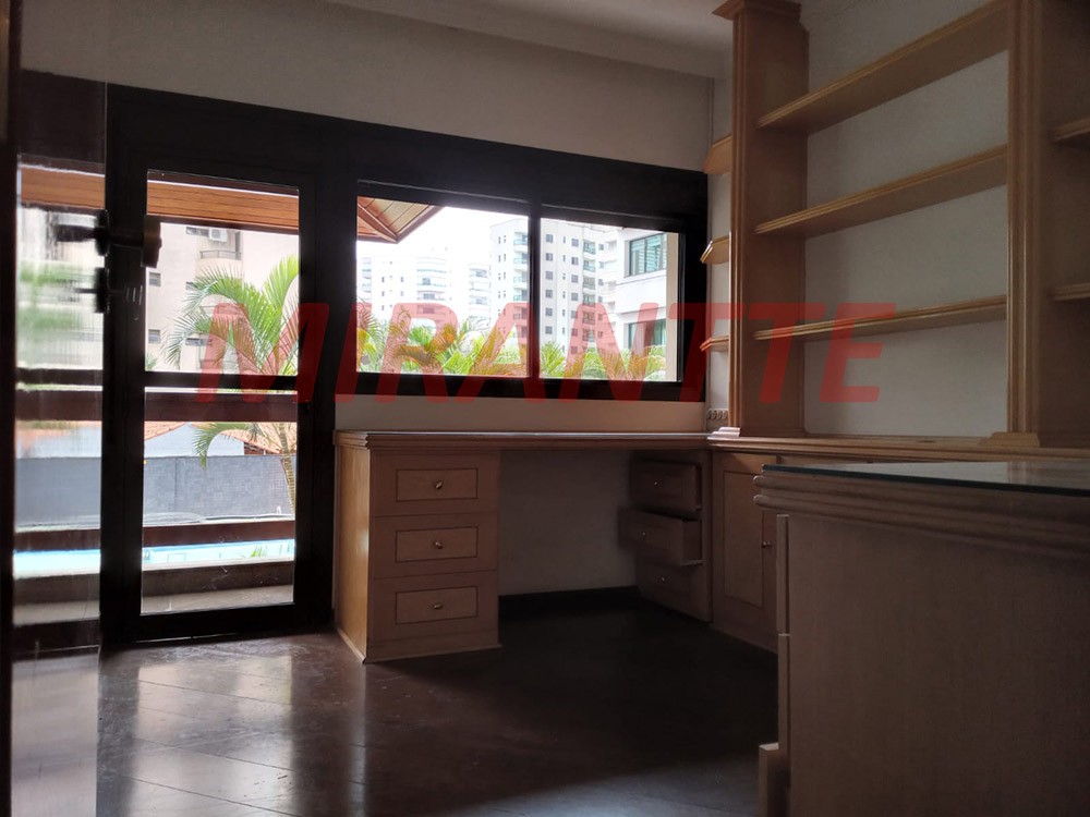 Apartamento de 190m² com 4 quartos em Água Fria