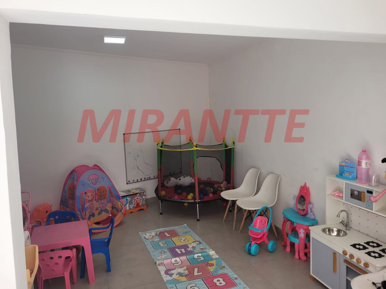 Sobrado de 298m² com 5 quartos em Jardim Guapíra