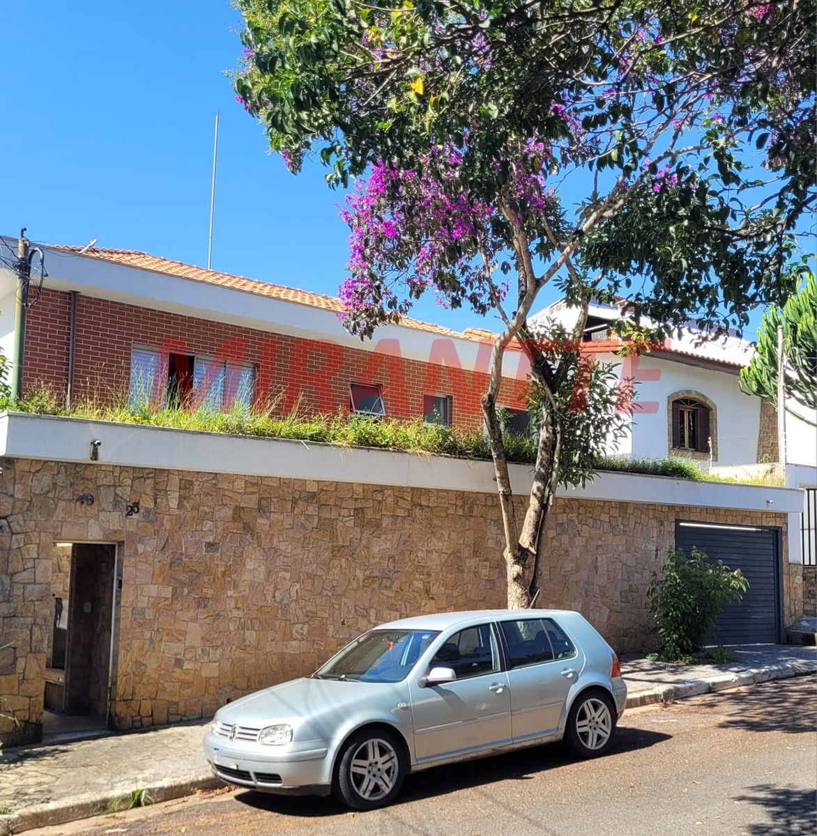 Sobrado de 298m² com 5 quartos em Jardim Guapíra
