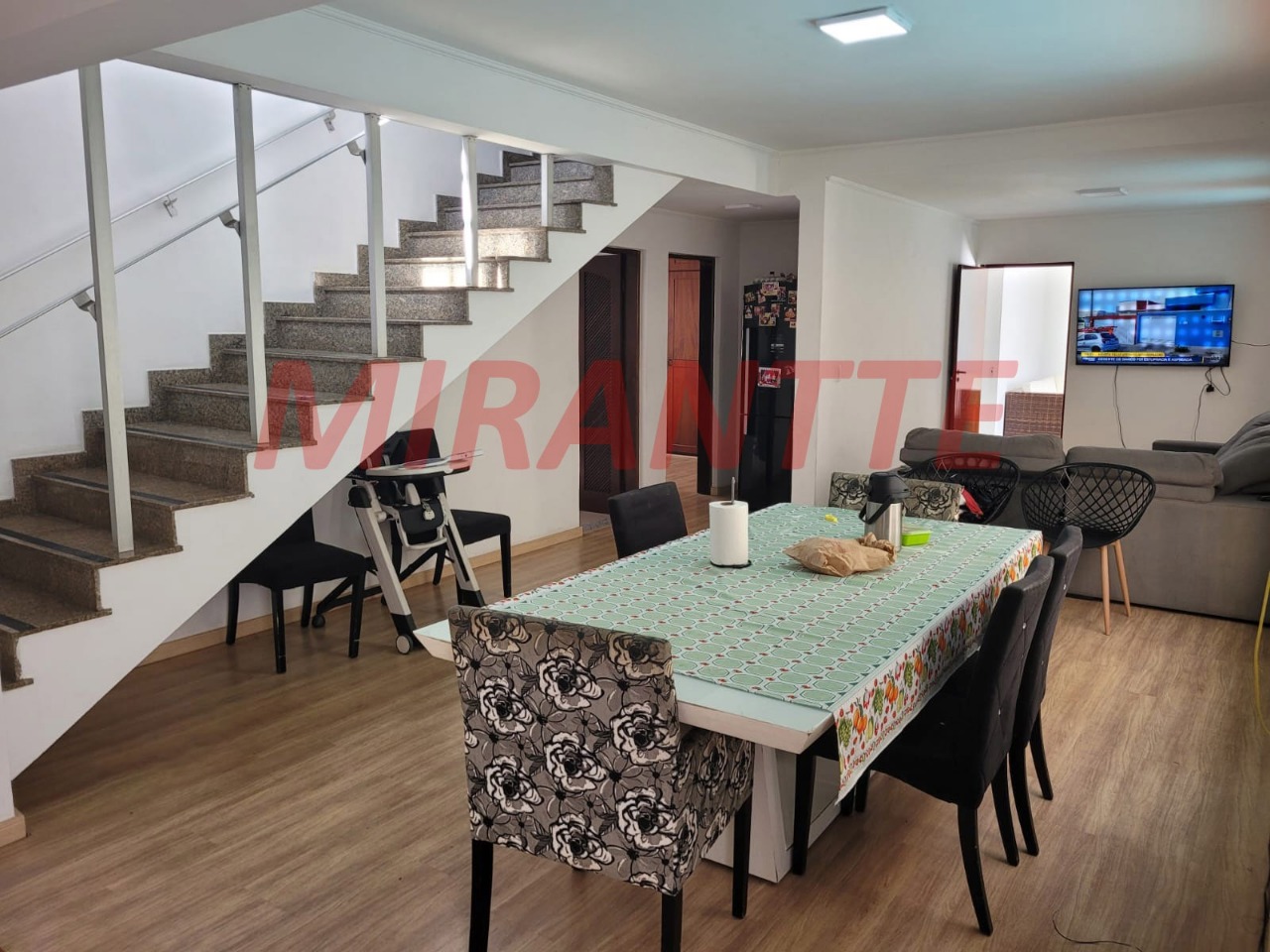 Sobrado de 298m² com 5 quartos em Jardim Guapíra