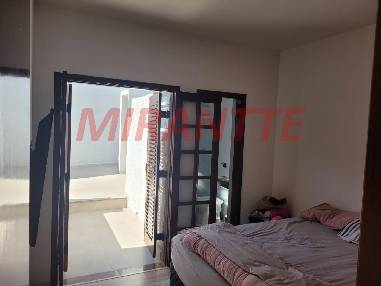 Sobrado de 298m² com 5 quartos em Jardim Guapíra