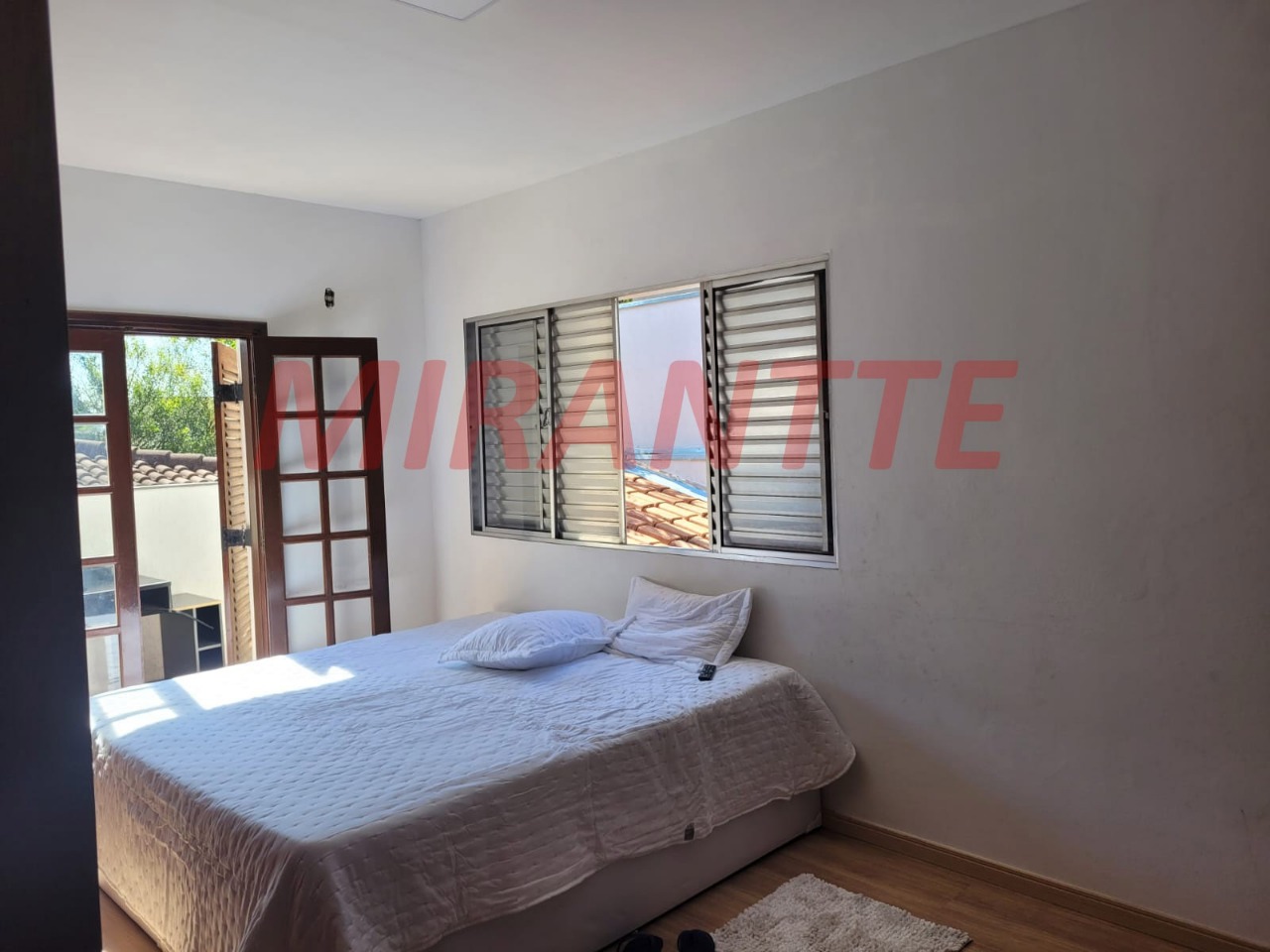 Sobrado de 298m² com 5 quartos em Jardim Guapíra