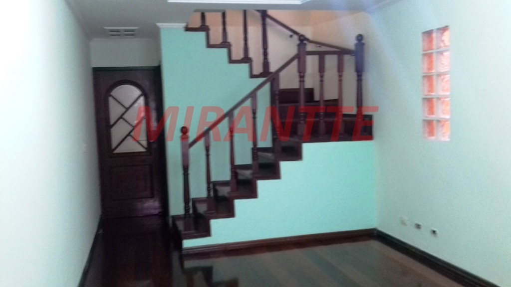 Sobrado de 220m² com 4 quartos em Parque Renato Maia