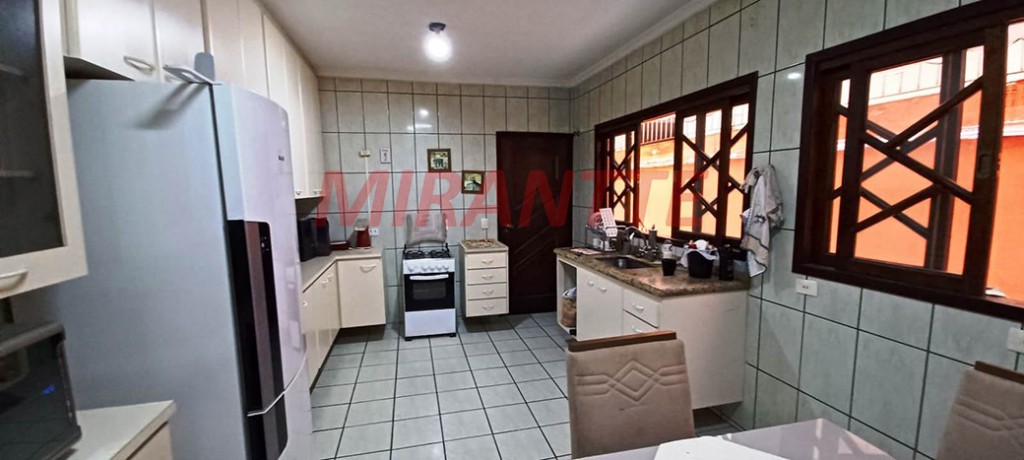 Sobrado de 220m² com 4 quartos em Parque Renato Maia