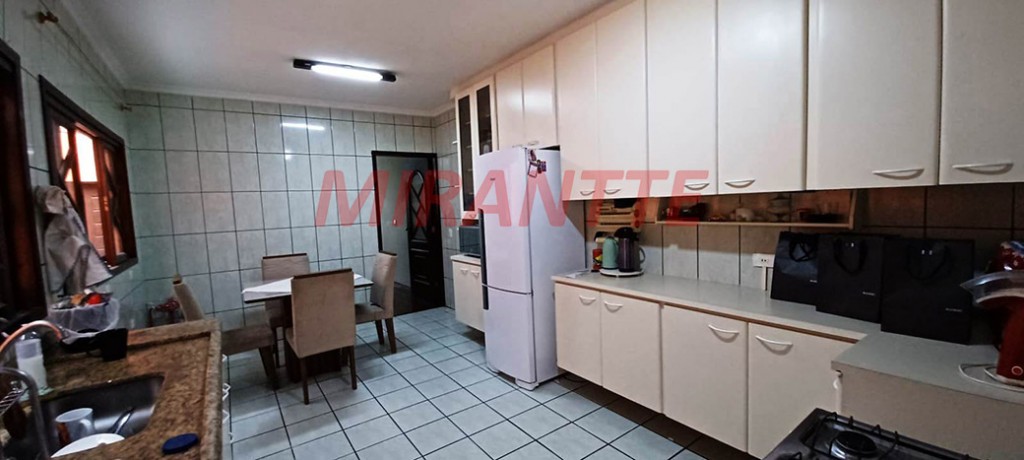 Sobrado de 220m² com 4 quartos em Parque Renato Maia