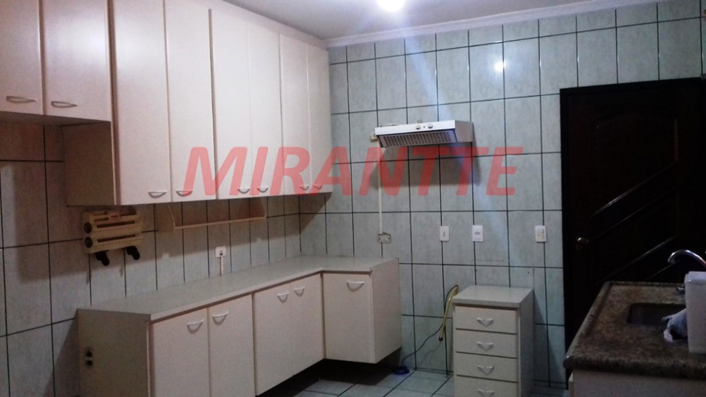 Sobrado de 220m² com 4 quartos em Parque Renato Maia
