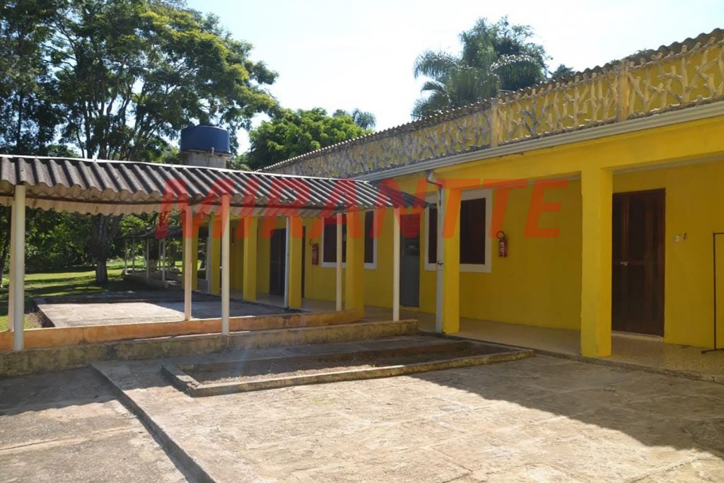 Chácara com 25 quartos em Centro