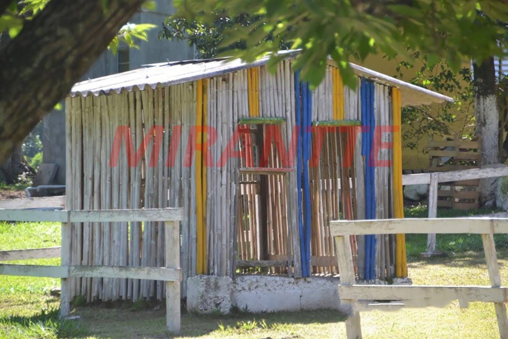 Chácara com 25 quartos em Centro