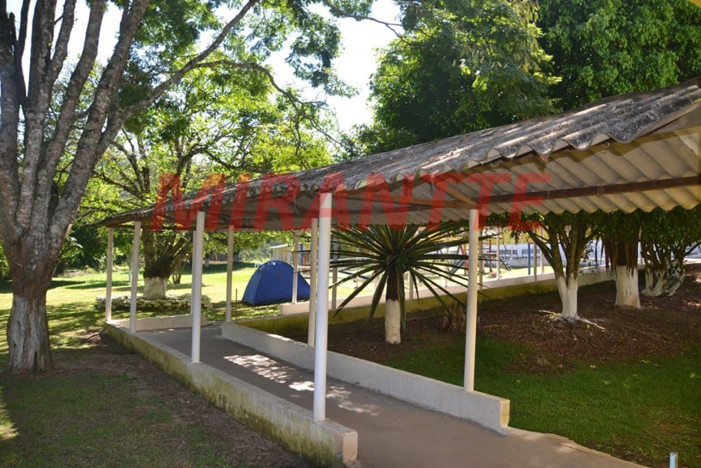 Chácara com 25 quartos em Centro