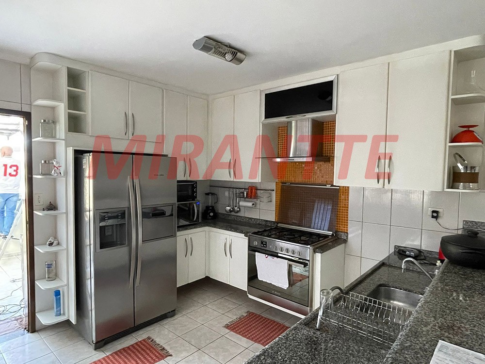 Sobrado de 260m² com 3 quartos em Jardim Virginia Bianca