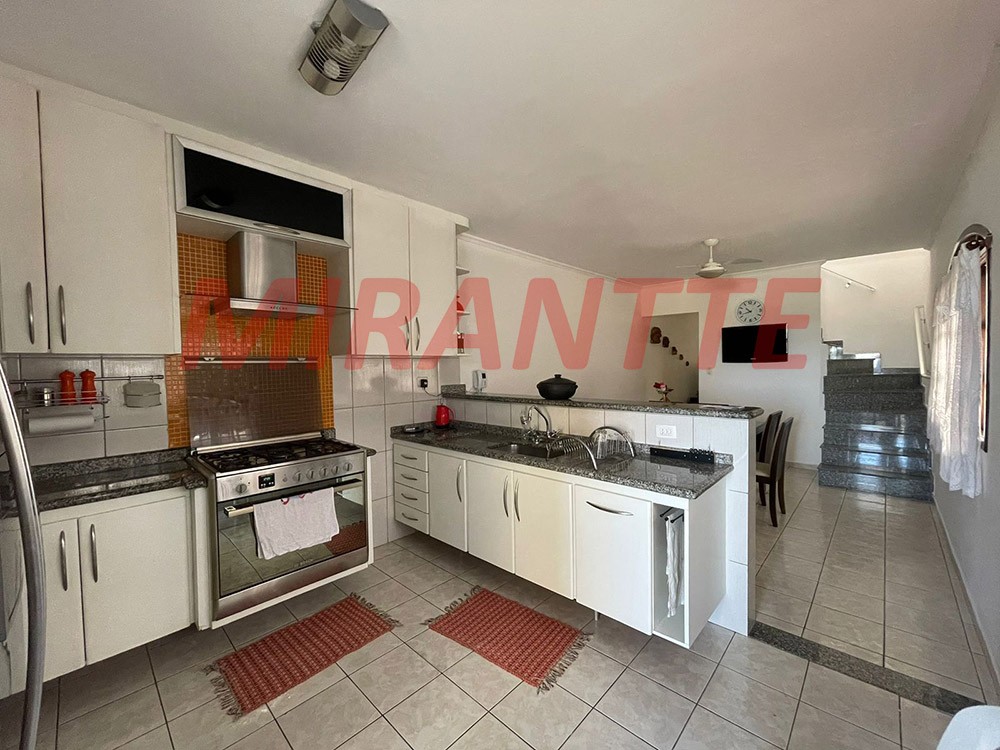 Sobrado de 260m² com 3 quartos em Jardim Virginia Bianca