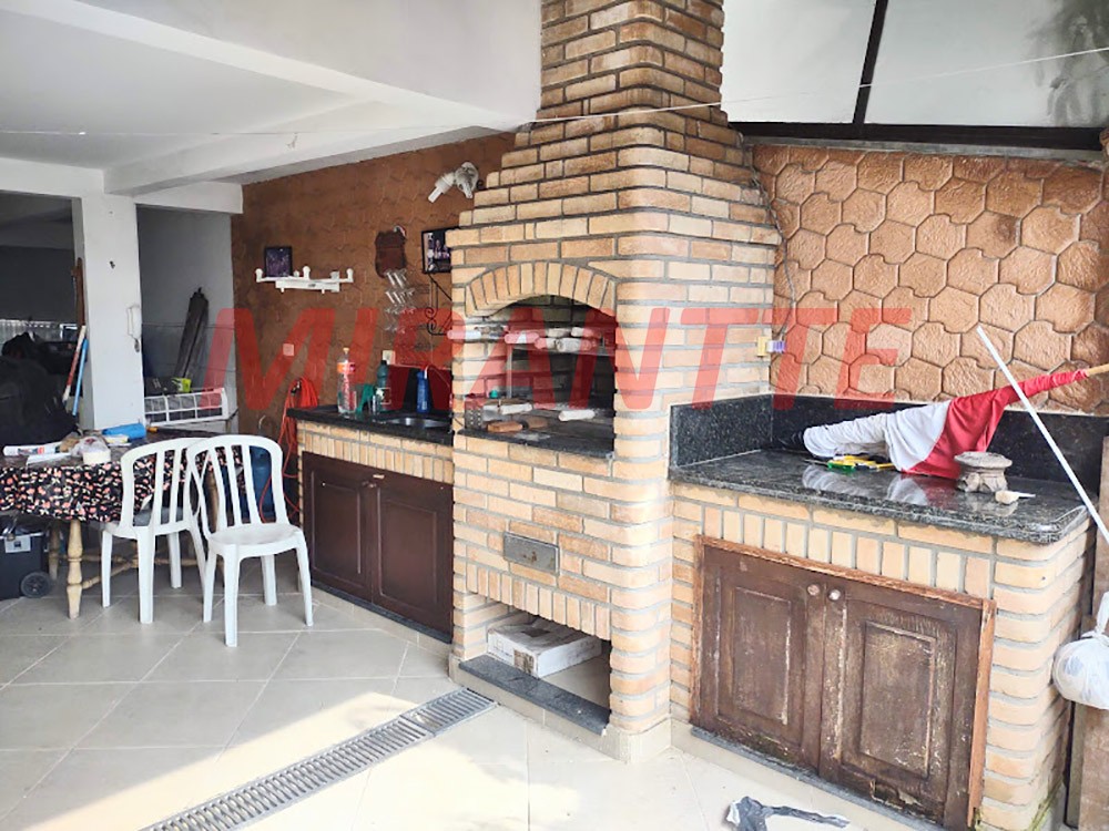 Sobrado de 260m² com 3 quartos em Jardim Virginia Bianca