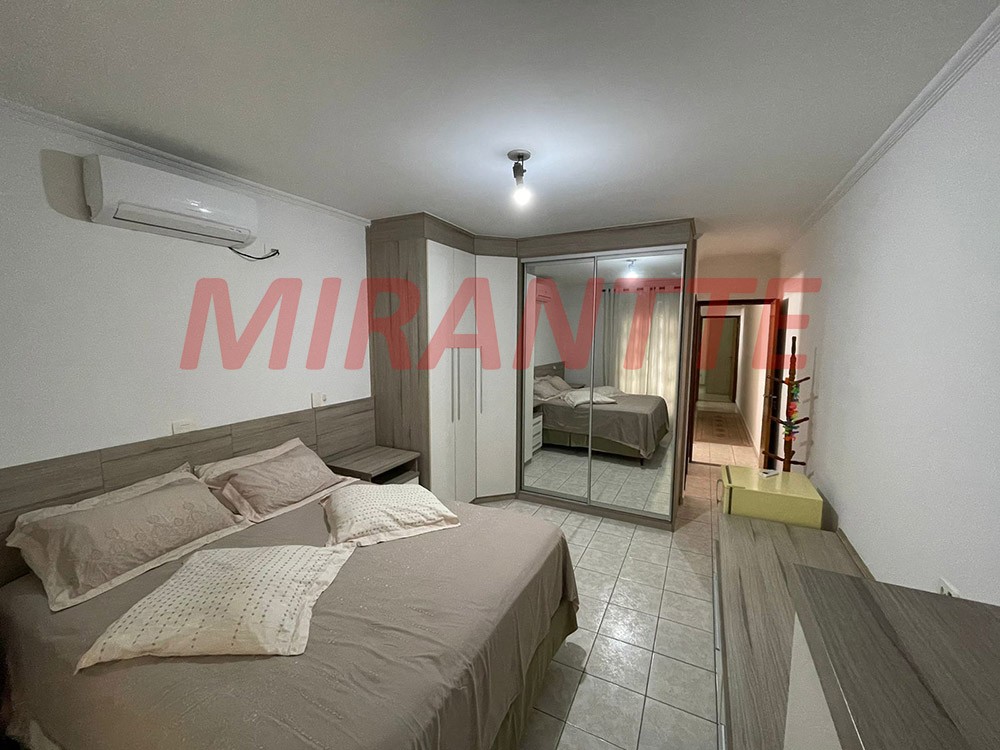 Sobrado de 260m² com 3 quartos em Jardim Virginia Bianca