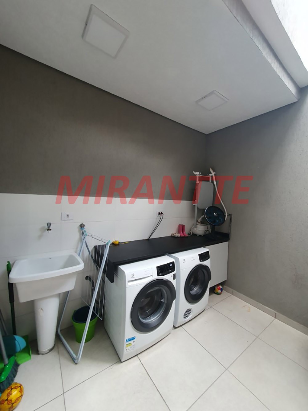 Sobrado de 182m² com 3 quartos em Vila Roque