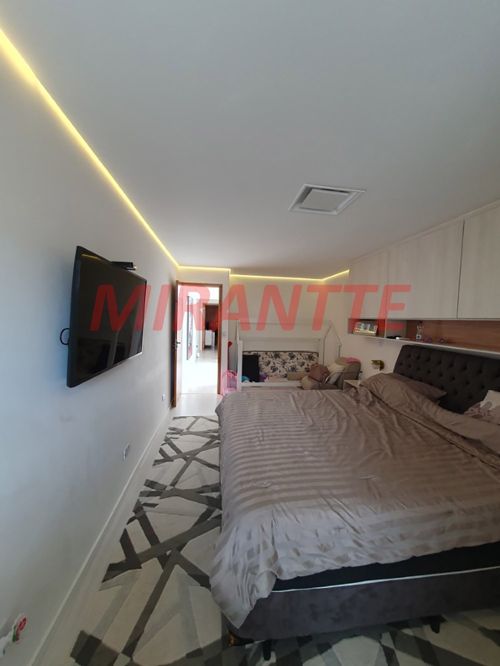 Sobrado de 182m² com 3 quartos em Vila Roque