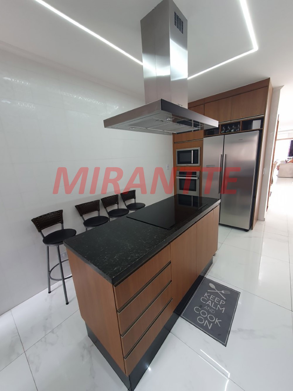 Sobrado de 182m² com 3 quartos em Vila Roque