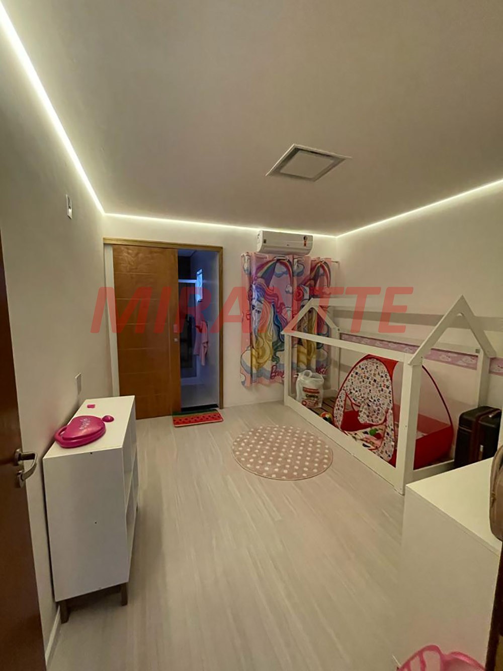 Sobrado de 182m² com 3 quartos em Vila Roque
