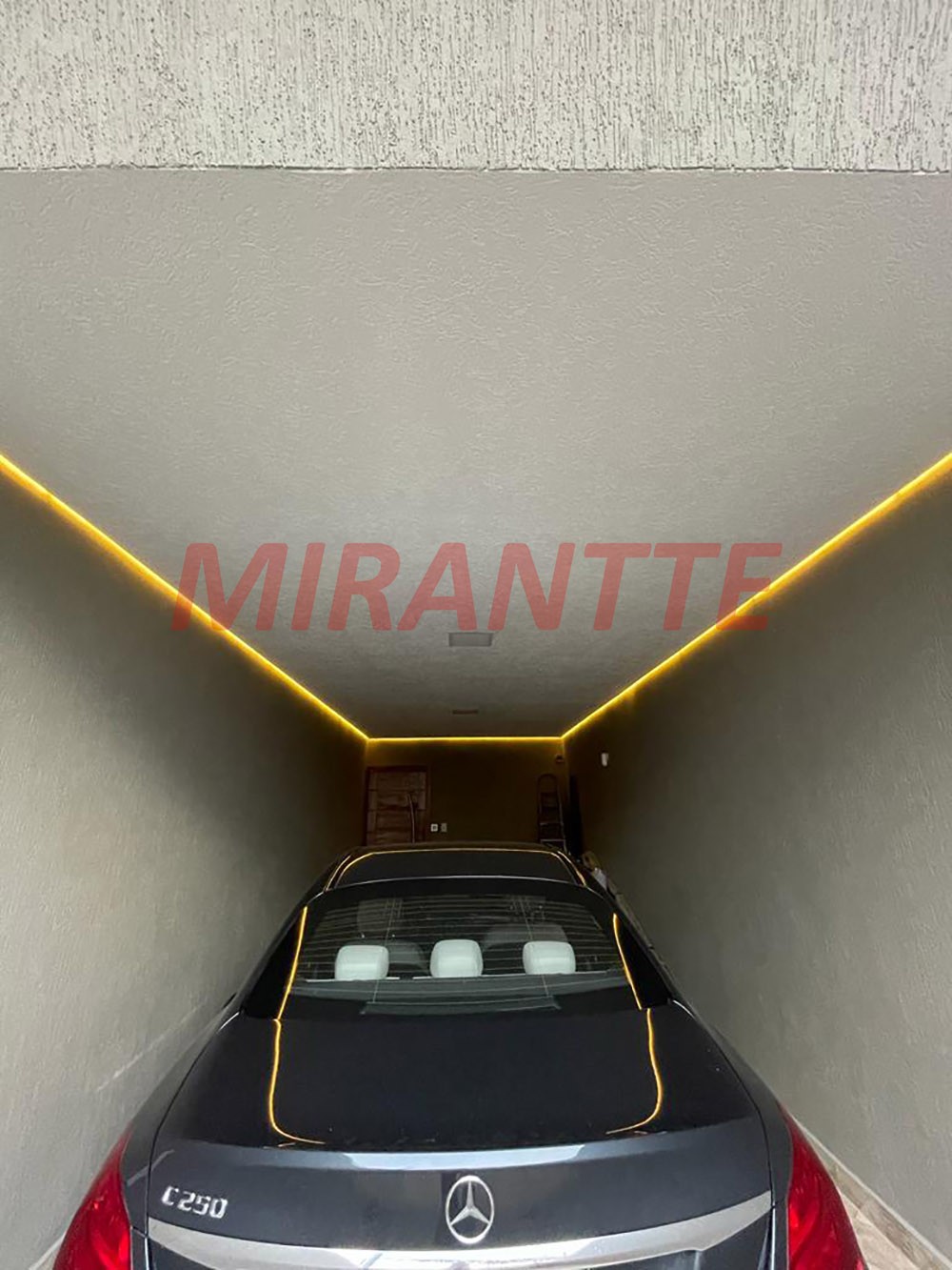 Sobrado de 182m² com 3 quartos em Vila Roque