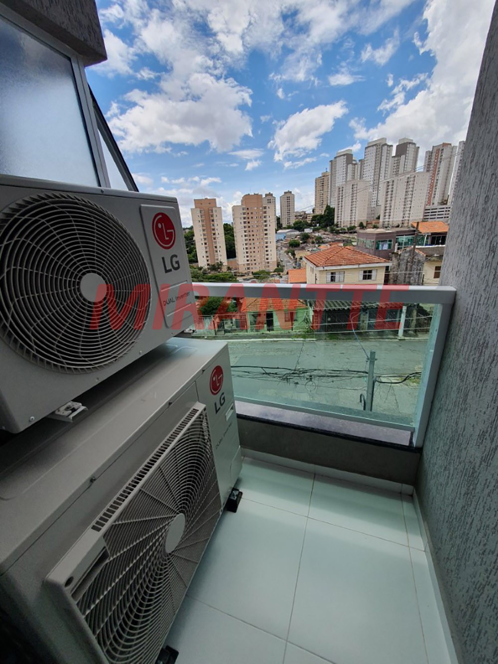Sobrado de 182m² com 3 quartos em Vila Roque