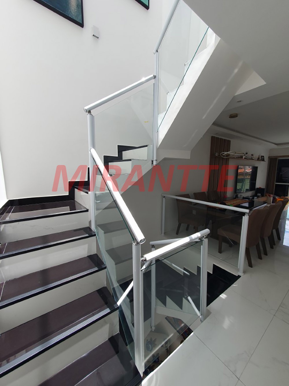 Sobrado de 182m² com 3 quartos em Vila Roque