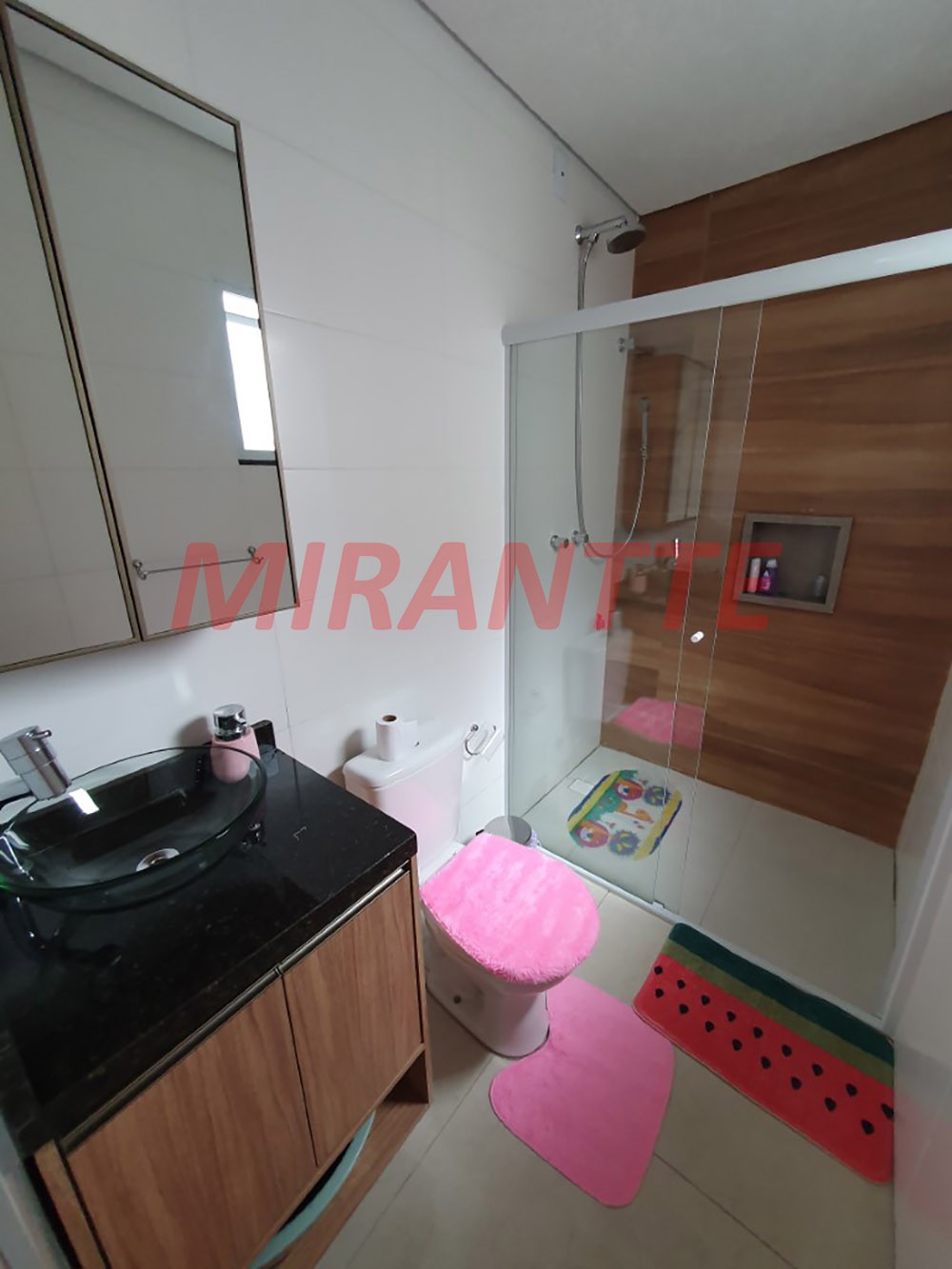 Sobrado de 182m² com 3 quartos em Vila Roque