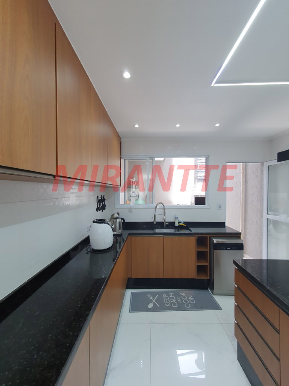 Sobrado de 182m² com 3 quartos em Vila Roque