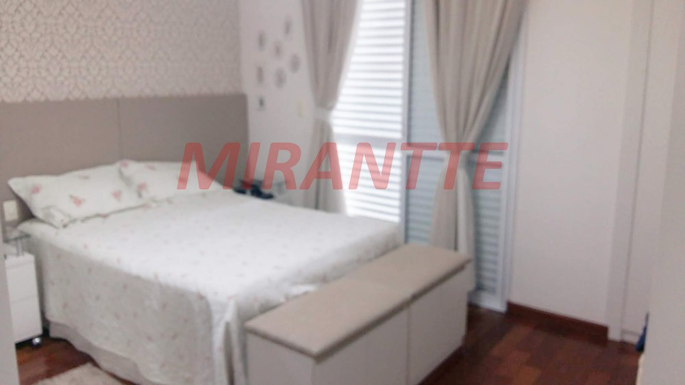 Sobrado de 256m² com 3 quartos em Santa Teresinha