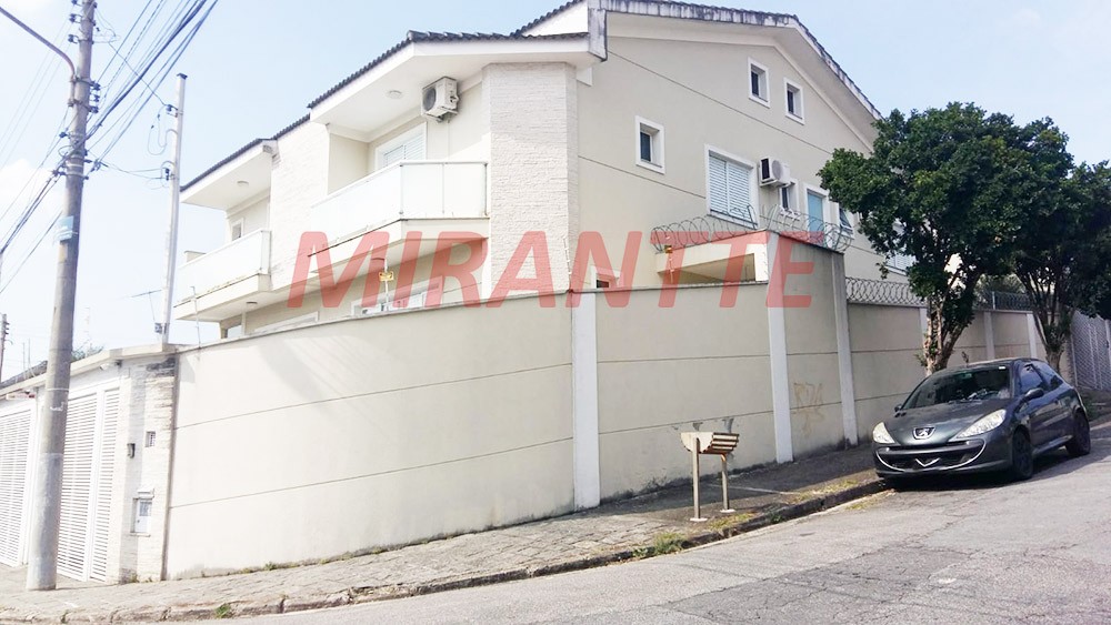 Sobrado de 256m² com 3 quartos em Santa Teresinha