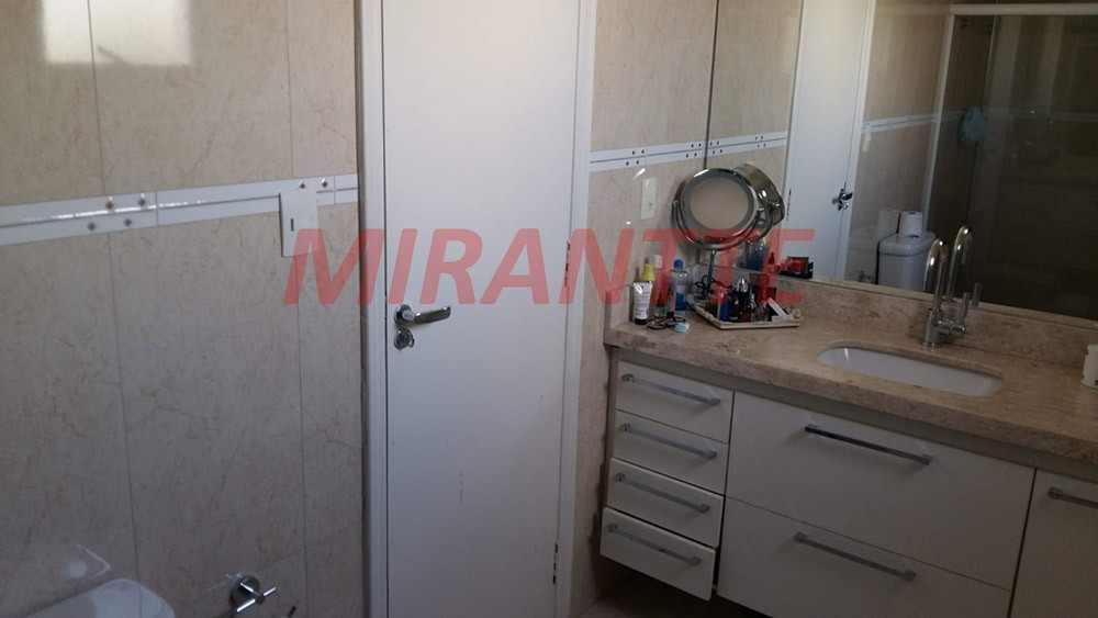 Sobrado de 256m² com 3 quartos em Santa Teresinha