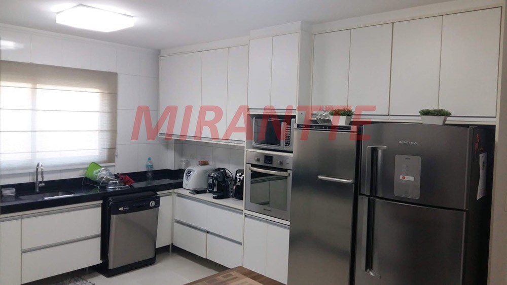 Sobrado de 256m² com 3 quartos em Santa Teresinha