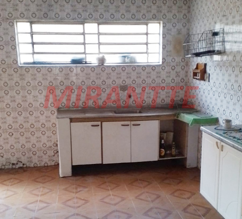 Sobrado de 300m² com 2 quartos em Tremembe