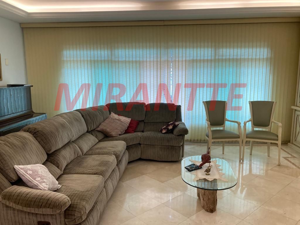 Casa terrea de 335m² com 4 quartos em Tremembe