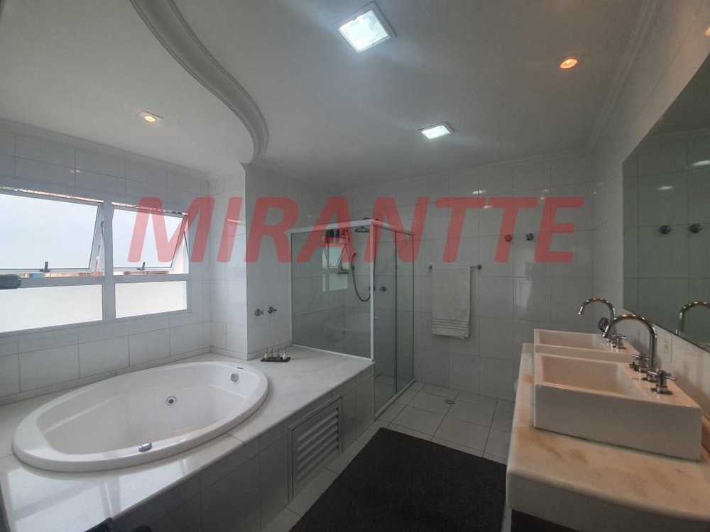 Sobrado de 430m² com 4 quartos em Tremembe