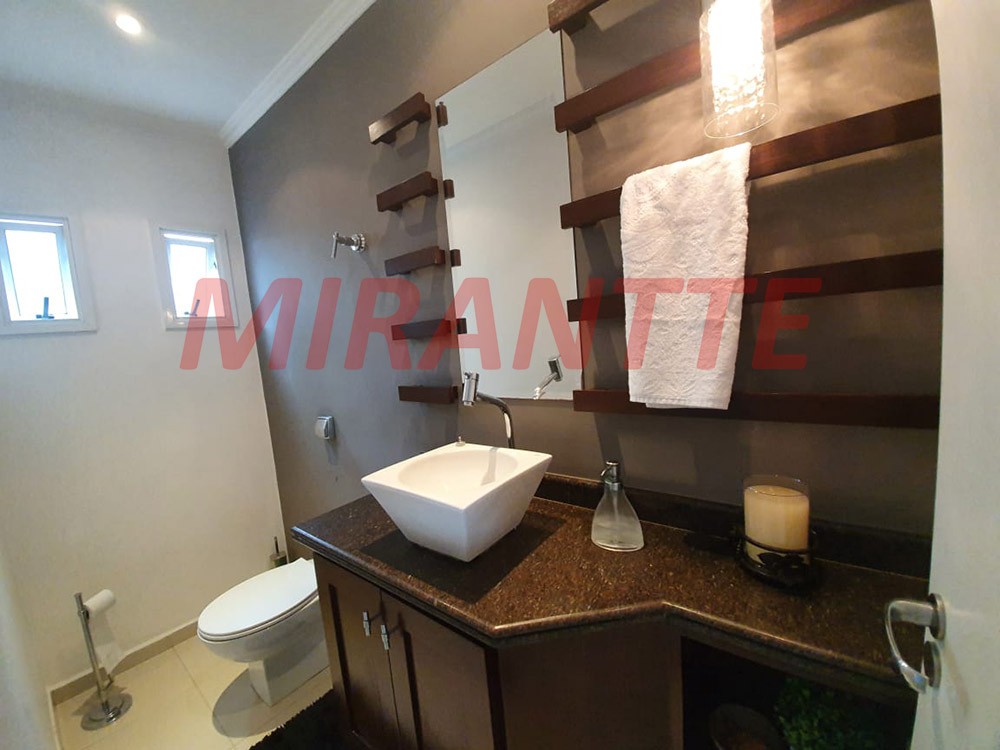 Sobrado de 430m² com 4 quartos em Tremembe